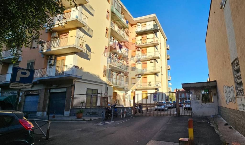 locale commerciale in vendita a Catania in zona Barriera del Bosco