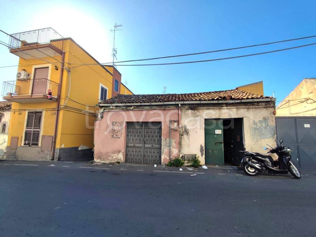 casa indipendente in vendita a Catania