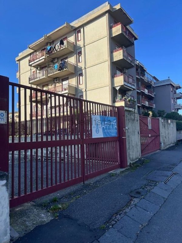 locale di sgombero in vendita a Catania