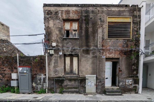 casa indipendente in vendita a Catania