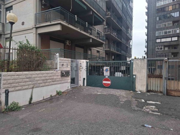 locale di sgombero in vendita a Catania in zona Ognina