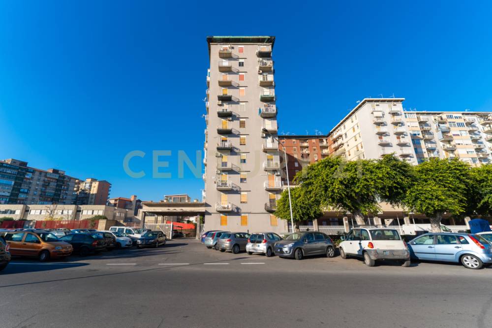 locale di sgombero in vendita a Catania in zona Ognina