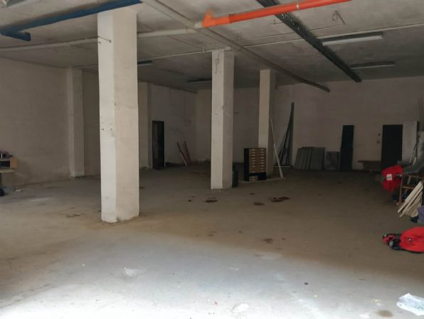 locale commerciale in vendita a Catania