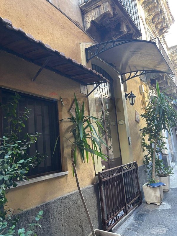 casa indipendente in vendita a Catania in zona Centro Storico