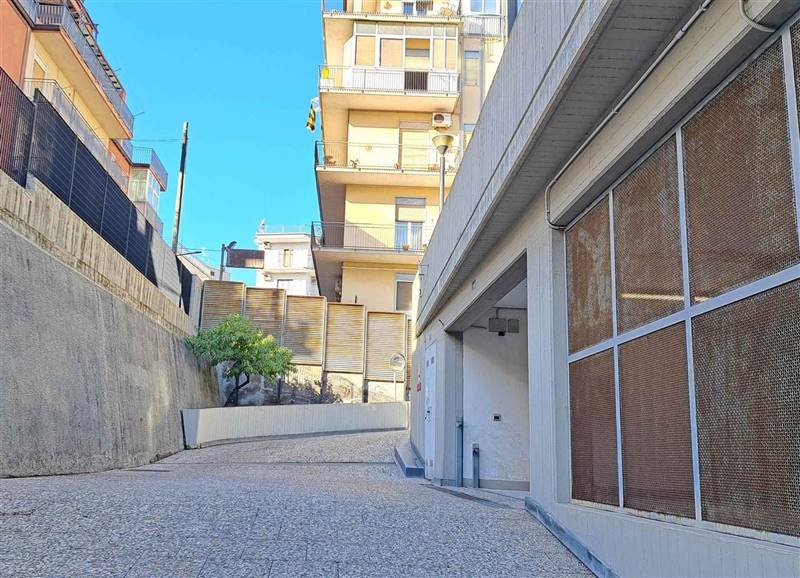 ufficio in vendita a Catania in zona Ognina