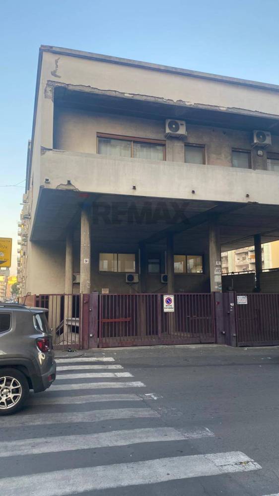 locale di sgombero in vendita a Catania