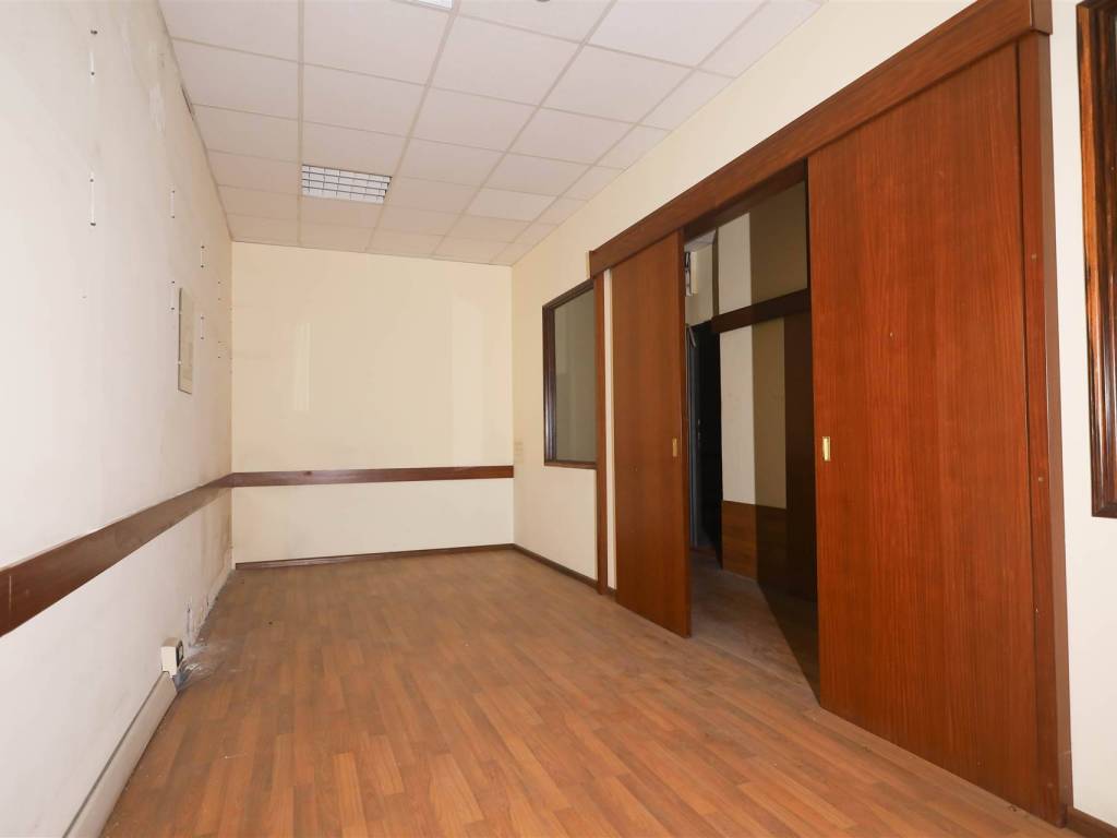 locale commerciale in vendita a Catania