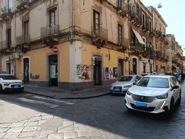 negozio in vendita a Catania in zona Centro Storico