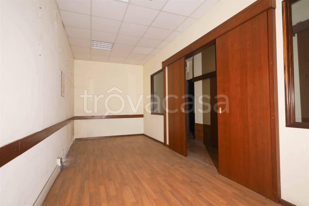 locale commerciale in vendita a Catania