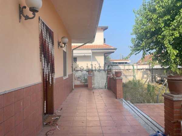 pentavano in vendita a Catania in zona San Giuseppe la Rena