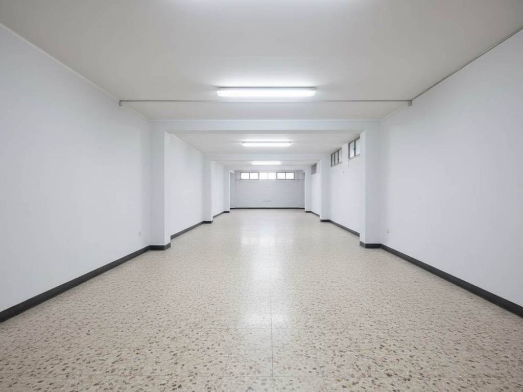 locale commerciale in vendita a Catania in zona Ognina