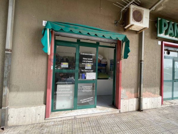 negozio in vendita a Catania in zona Librino