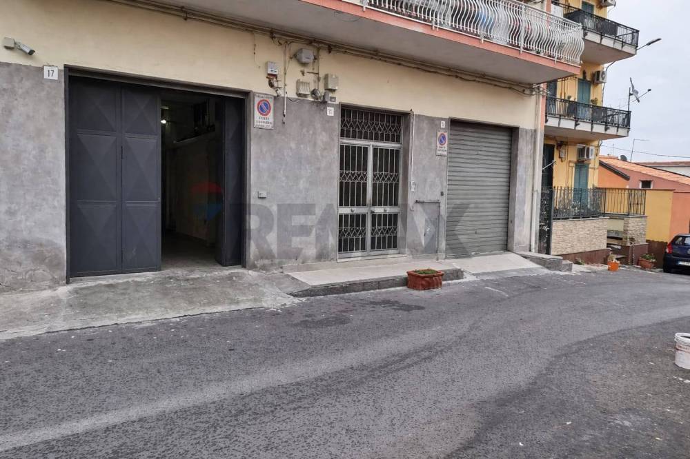 locale di sgombero in vendita a Catania in zona Ognina