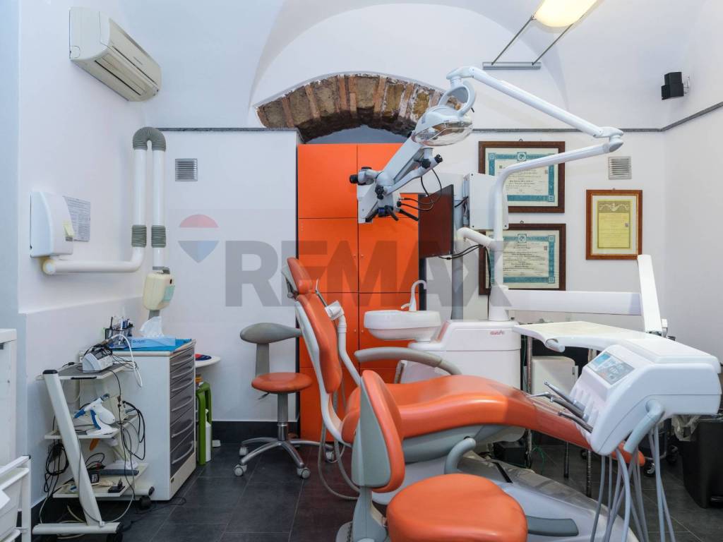 locale commerciale in vendita a Catania in zona Fontanarossa