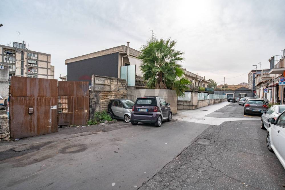 locale commerciale in vendita a Catania in zona Centro Storico