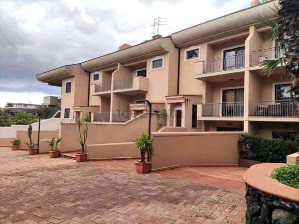 casa indipendente in vendita a Catania