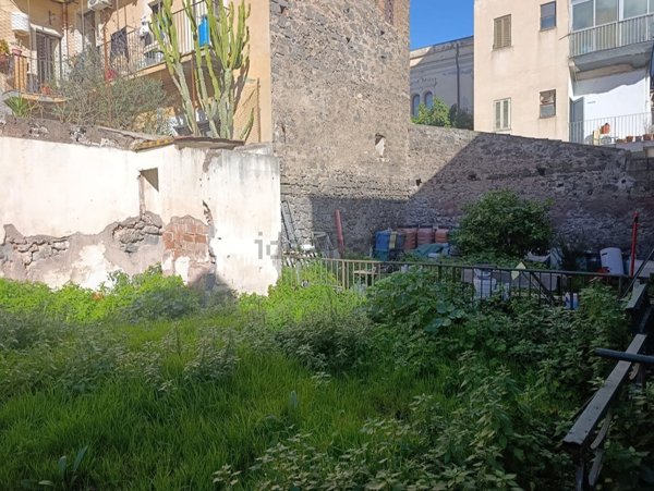 terreno edificabile in vendita a Catania in zona Picanello