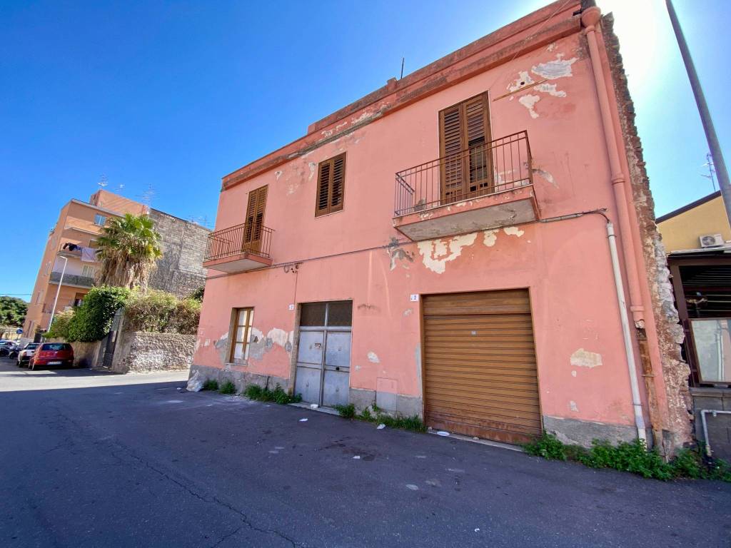 intera palazzina in vendita a Catania in zona Picanello