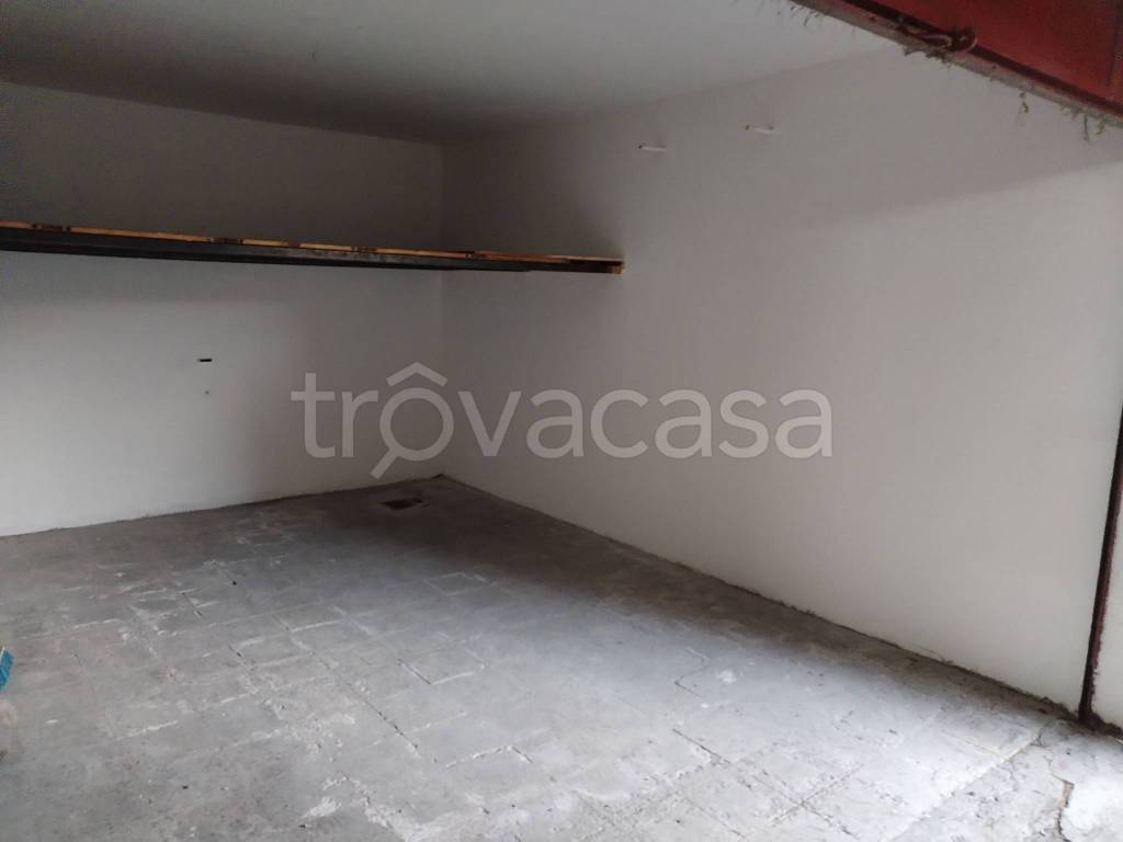 locale di sgombero in vendita a Catania