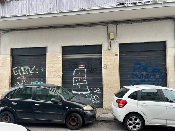 locale commerciale in vendita a Catania