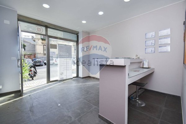 locale commerciale in vendita a Catania in zona Ognina