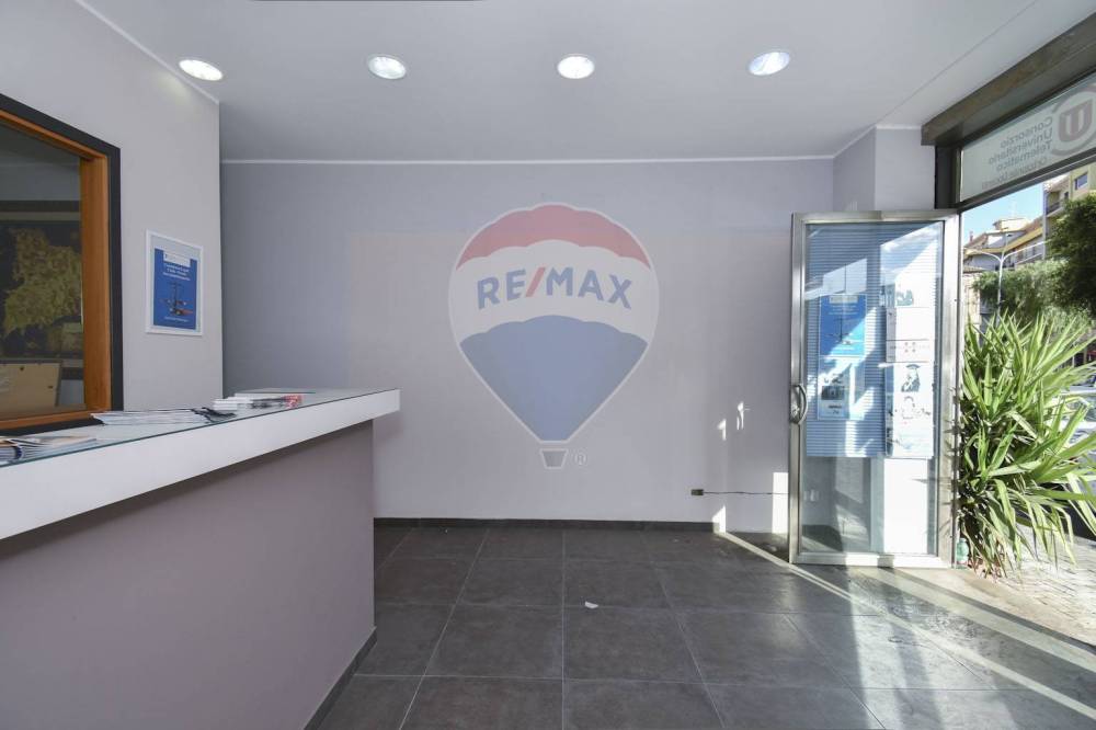 locale commerciale in vendita a Catania in zona Ognina