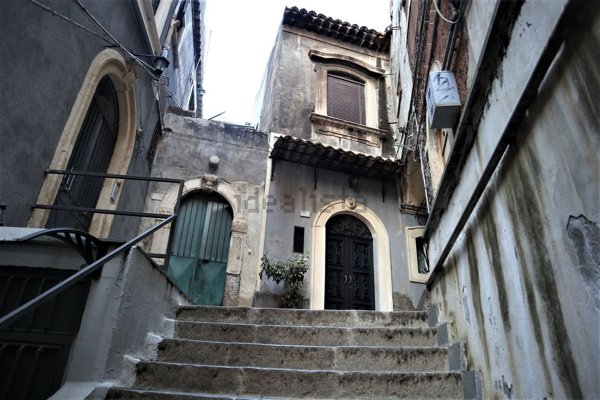 appartamento in vendita a Catania in zona Centro Storico