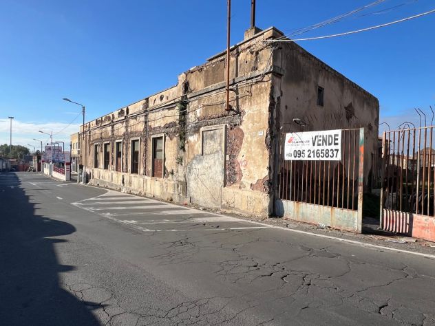 locale commerciale in vendita a Catania in zona Plaia