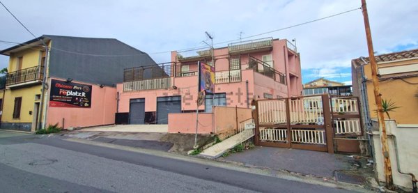 locale commerciale in vendita a Catania in zona Trappeto
