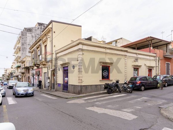 negozio in vendita a Catania in zona Barriera del Bosco