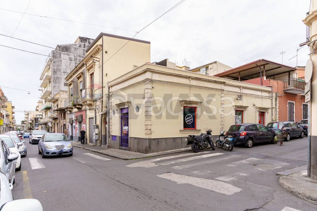 negozio in vendita a Catania in zona Barriera del Bosco