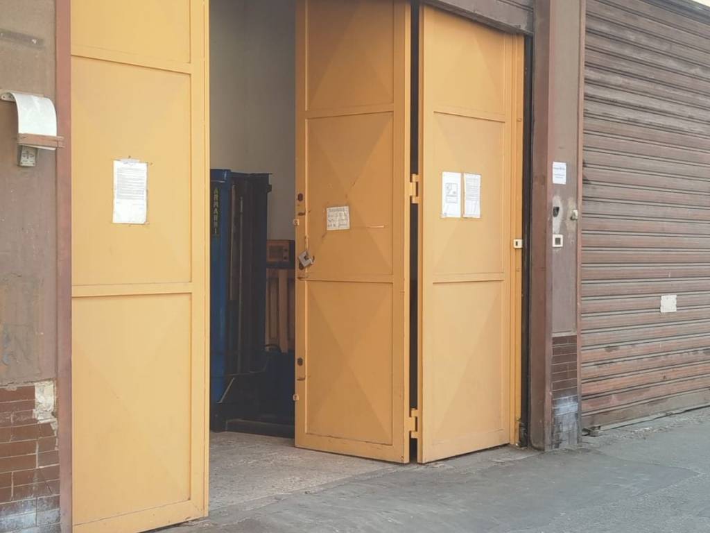 locale commerciale in vendita a Catania