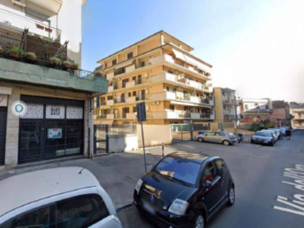 locale commerciale in vendita a Catania