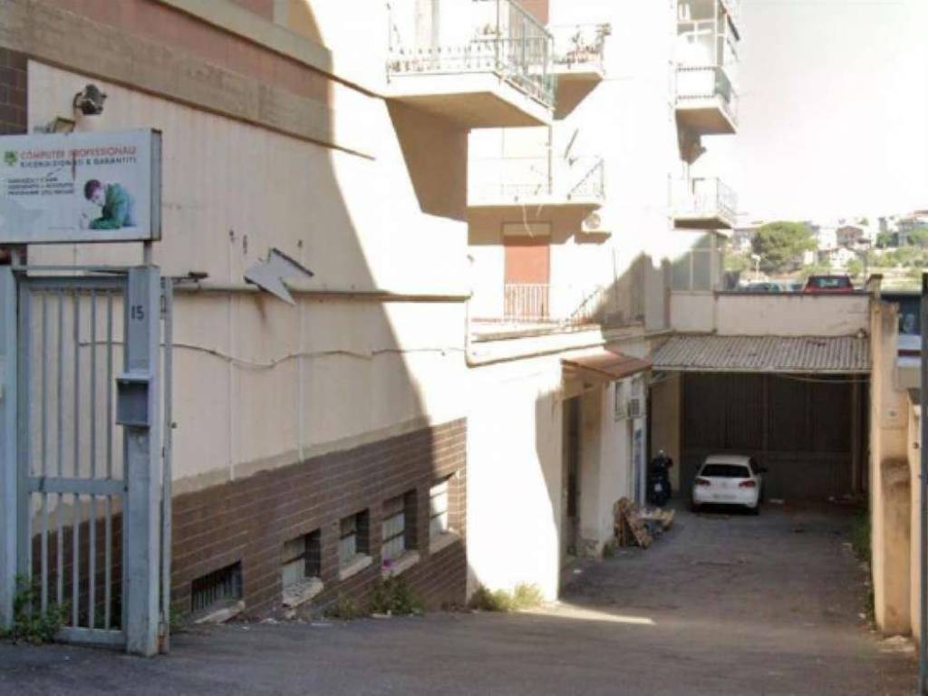 locale commerciale in vendita a Catania