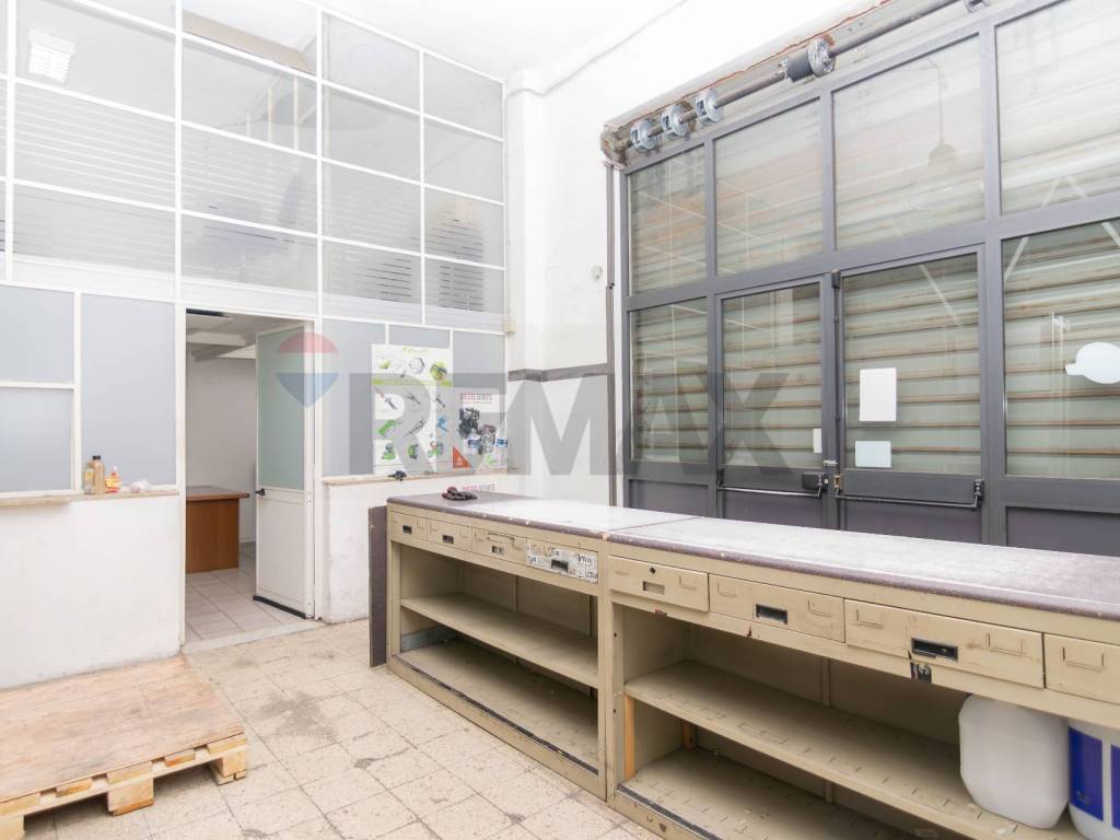 locale commerciale in vendita a Catania