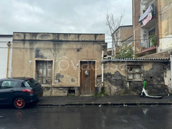 casa indipendente in vendita a Catania