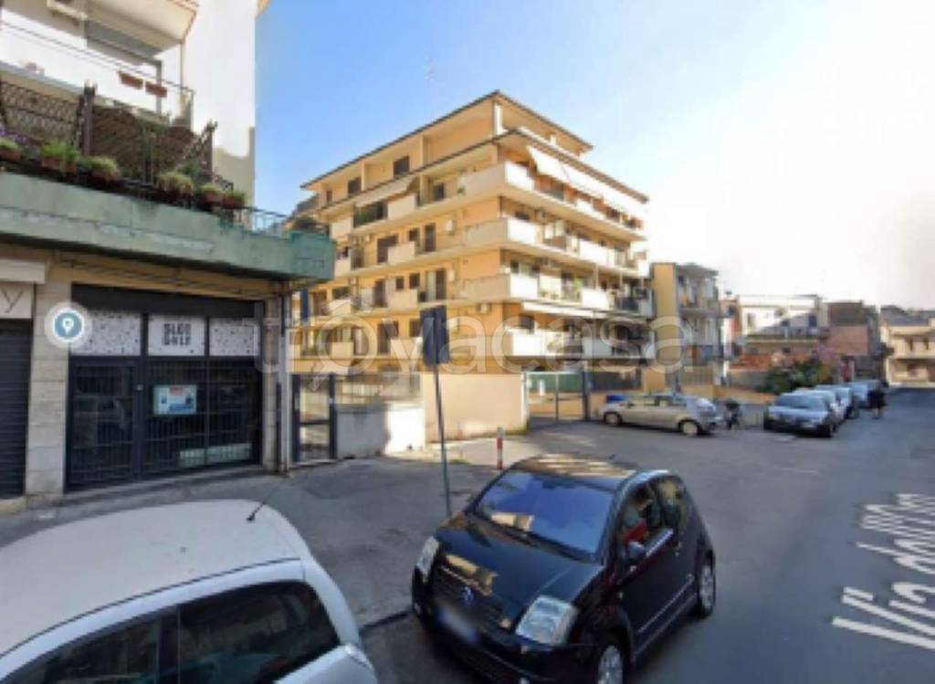 locale commerciale in vendita a Catania