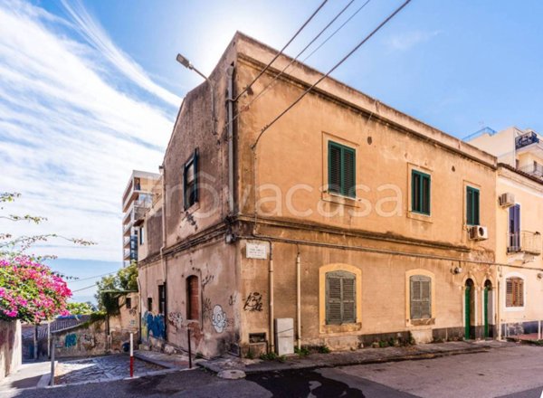 casa indipendente in vendita a Catania