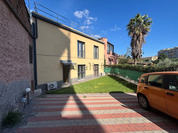 pentavano in vendita a Catania in zona Cibali