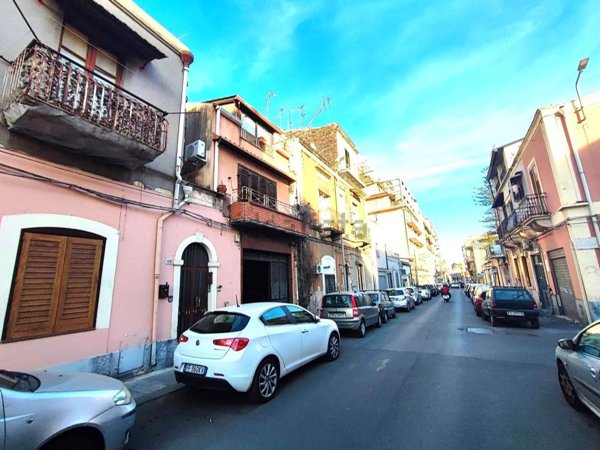casa semindipendente in vendita a Catania in zona Picanello