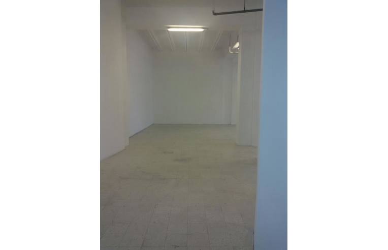 locale commerciale in vendita a Catania