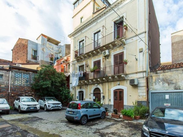 casa indipendente in vendita a Catania in zona Centro Storico