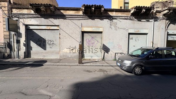 intera palazzina in vendita a Catania in zona Picanello