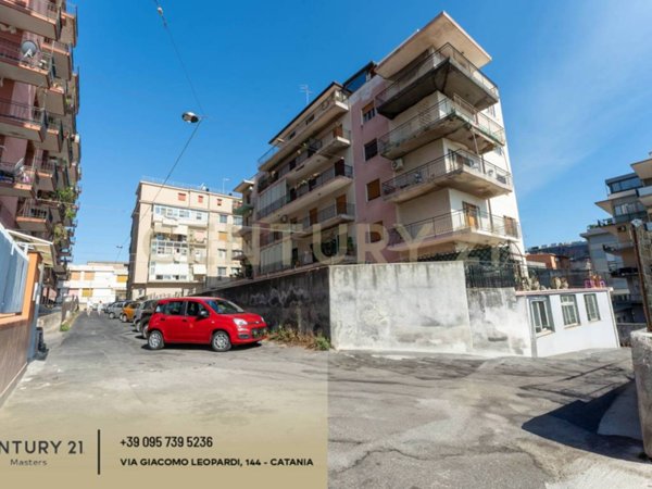 negozio in vendita a Catania in zona Picanello