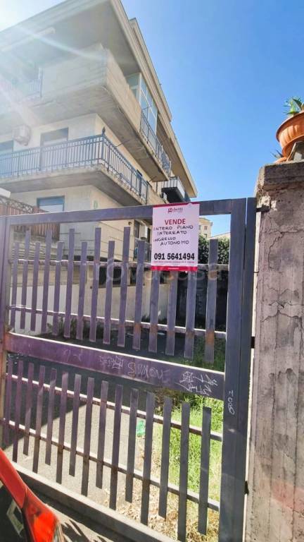 locale commerciale in vendita a Catania