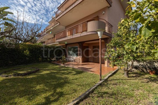 casa indipendente in vendita a Catania