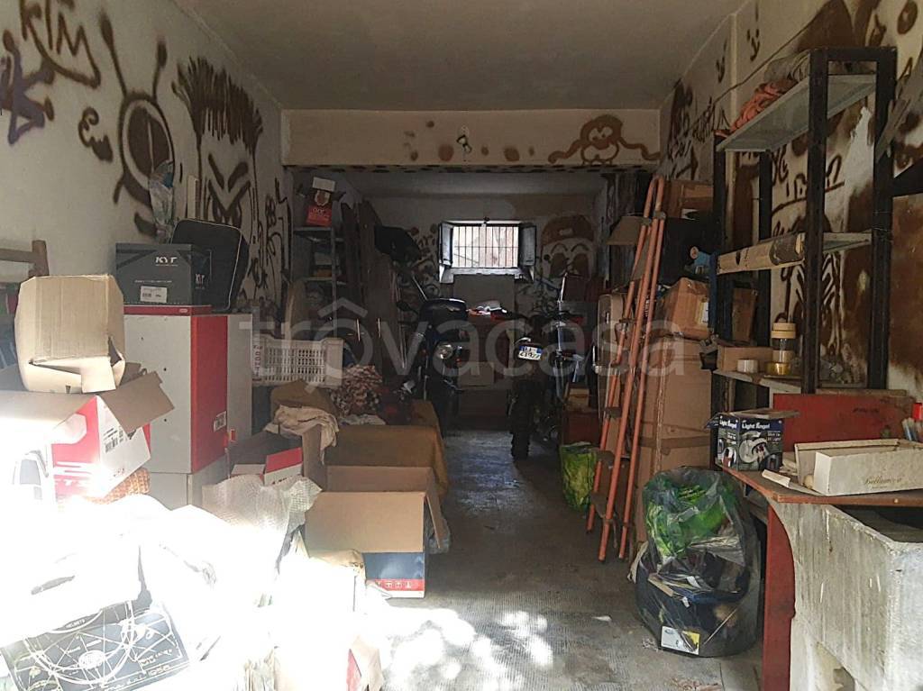 locale commerciale in vendita a Catania in zona Picanello