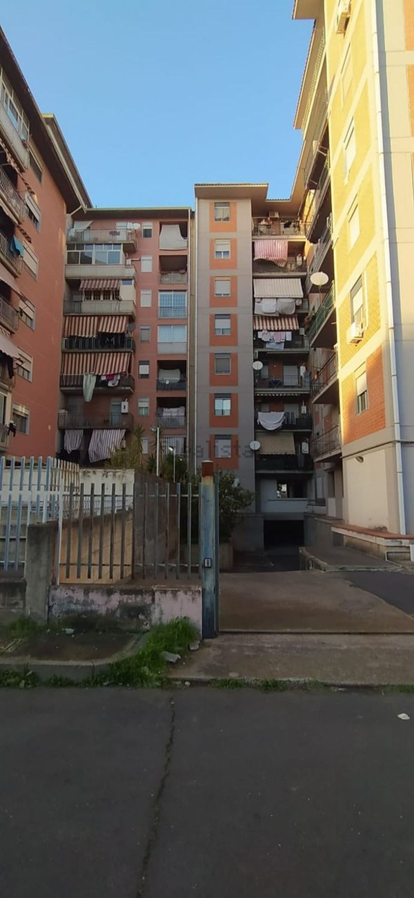 appartamento in vendita a Catania in zona Villaggio Sant'Agata