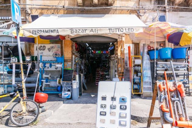 locale commerciale in vendita a Catania in zona Centro Storico