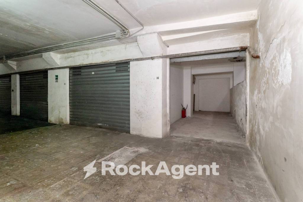 locale commerciale in vendita a Catania in zona Centro Storico